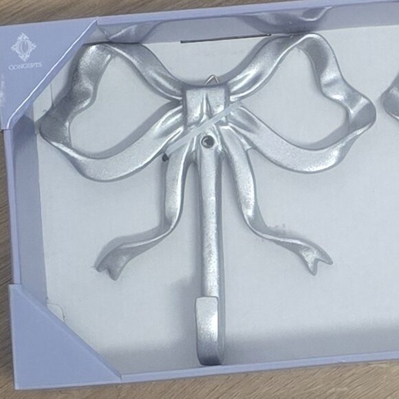 NWT Large Silver Bow Hooks - Set of 2 - Picture 3 of 3